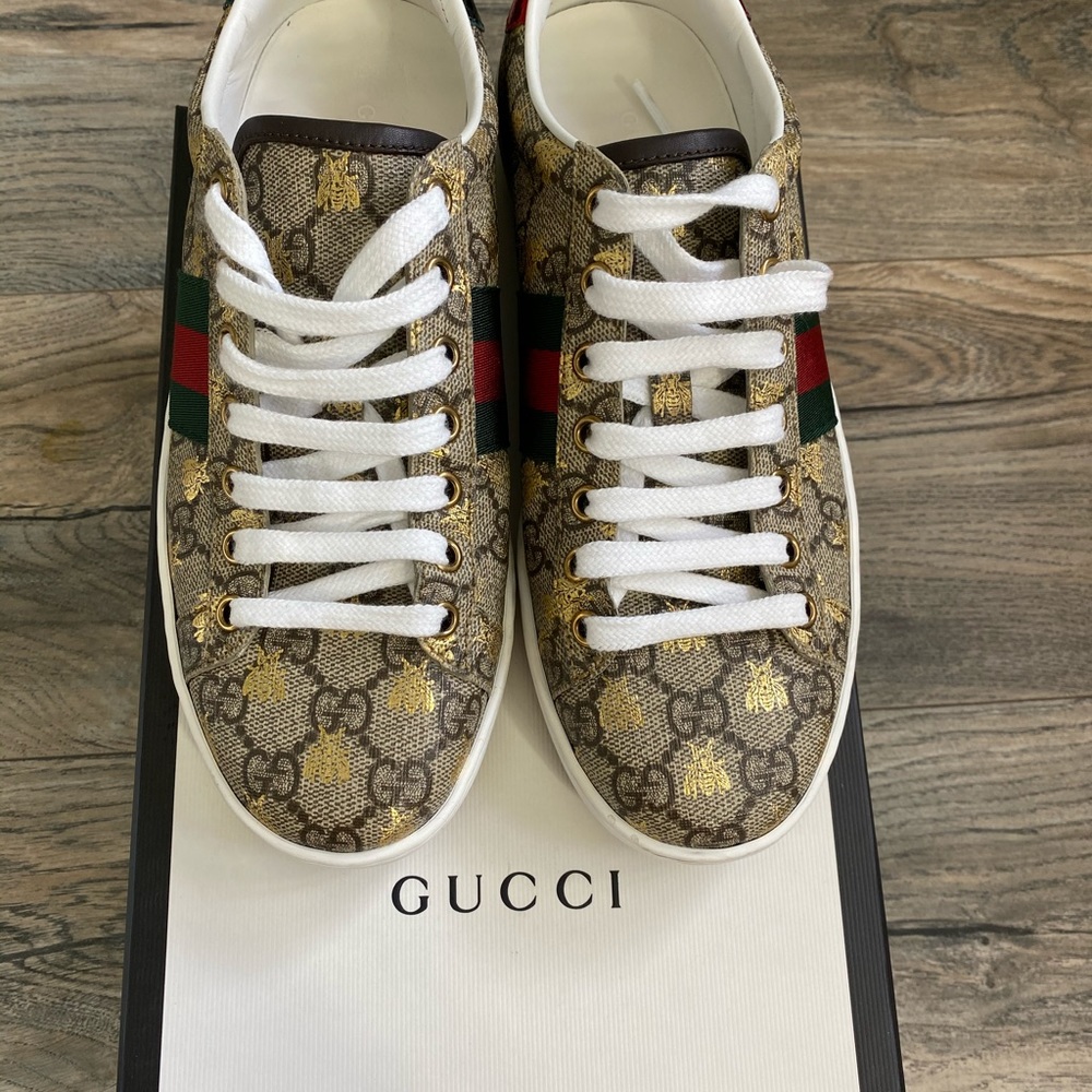 Gucci bee sneakers